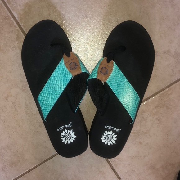 yellow box flip flops size 12